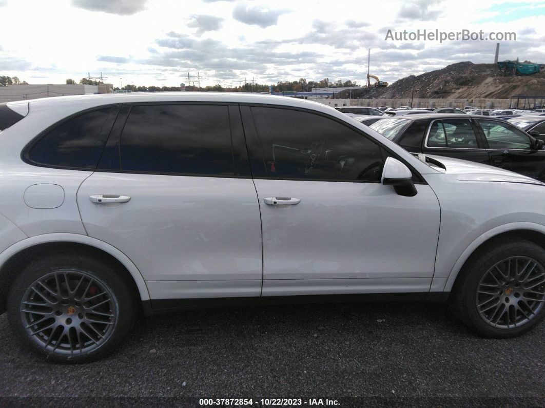 2018 Porsche Cayenne   White vin: WP1AA2A26JKA00571