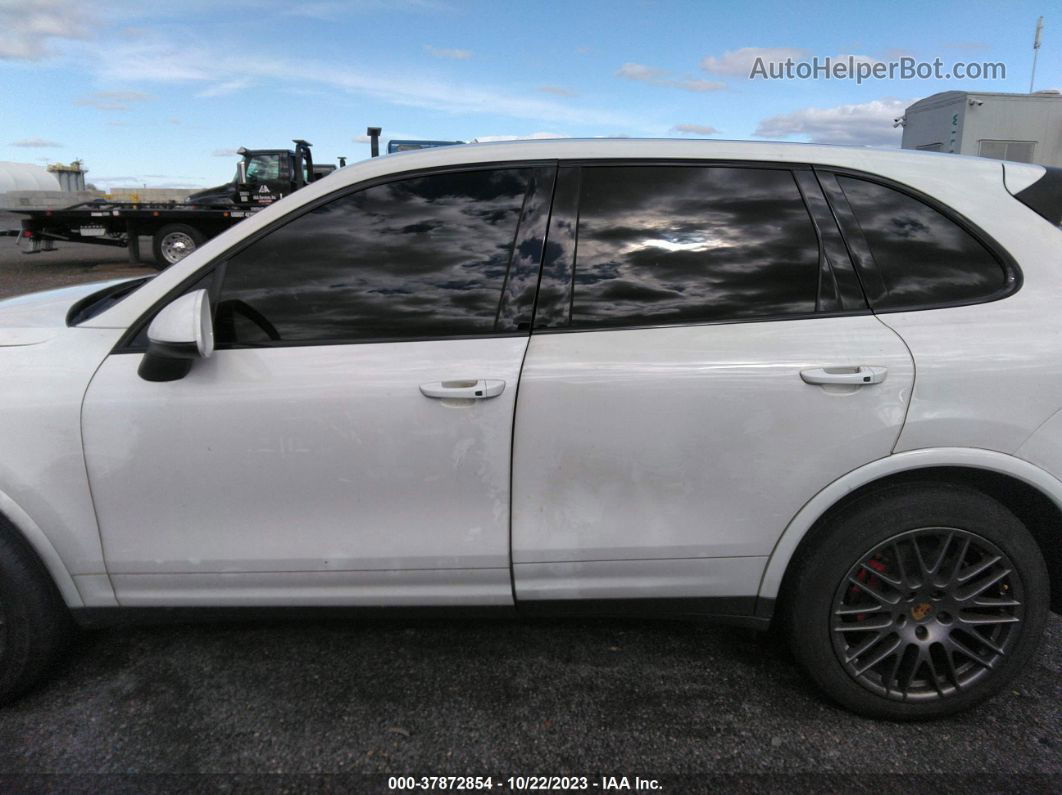 2018 Porsche Cayenne   White vin: WP1AA2A26JKA00571