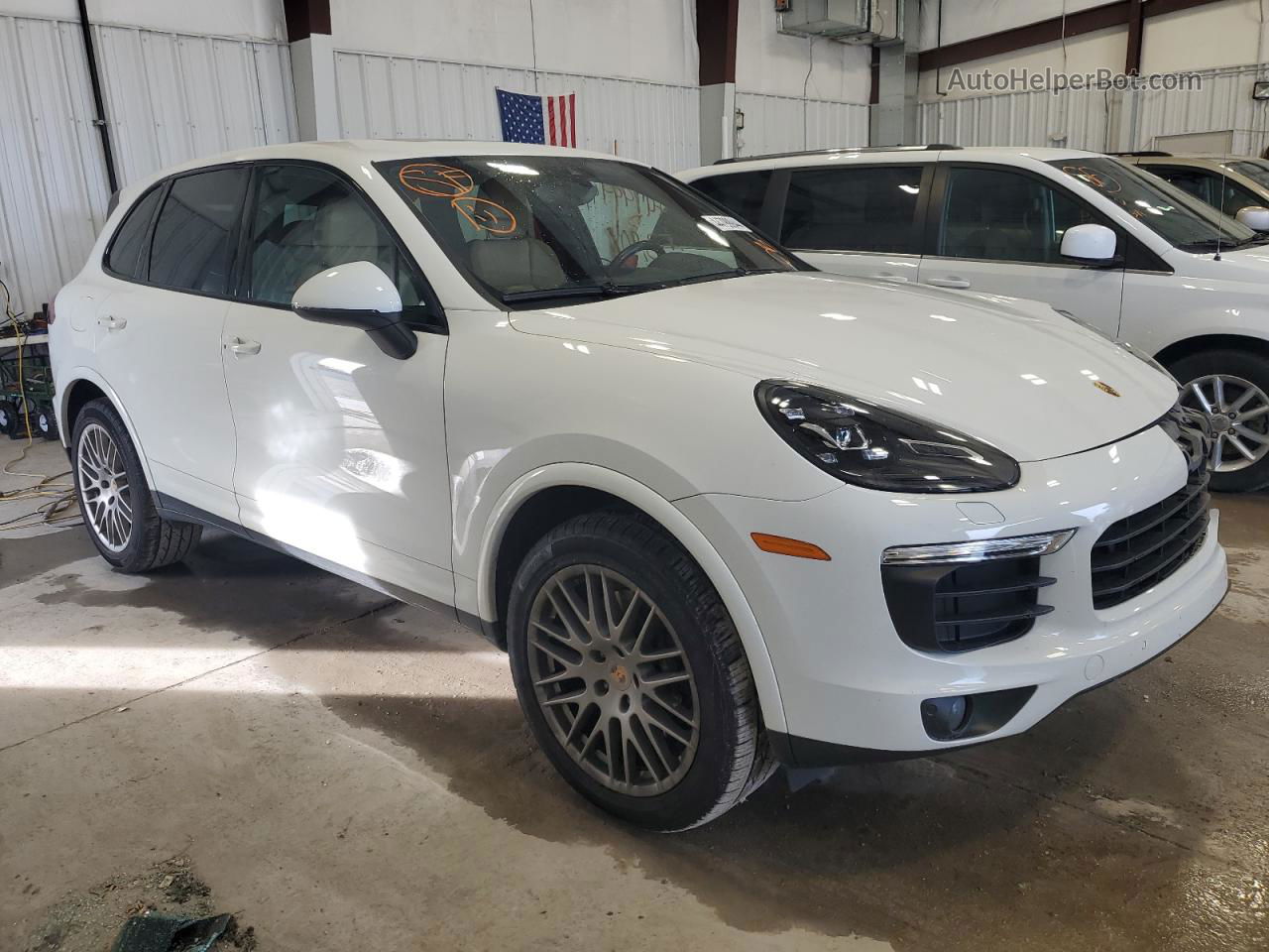 2018 Porsche Cayenne  White vin: WP1AA2A26JKA02398