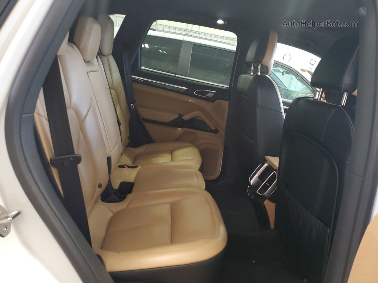 2018 Porsche Cayenne  Белый vin: WP1AA2A26JKA02398