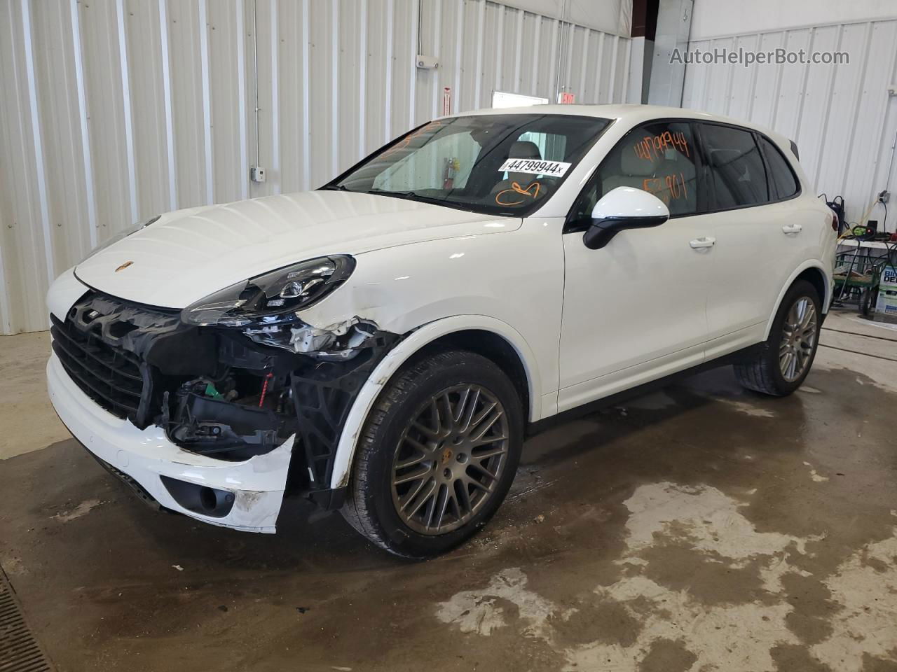 2018 Porsche Cayenne  White vin: WP1AA2A26JKA02398