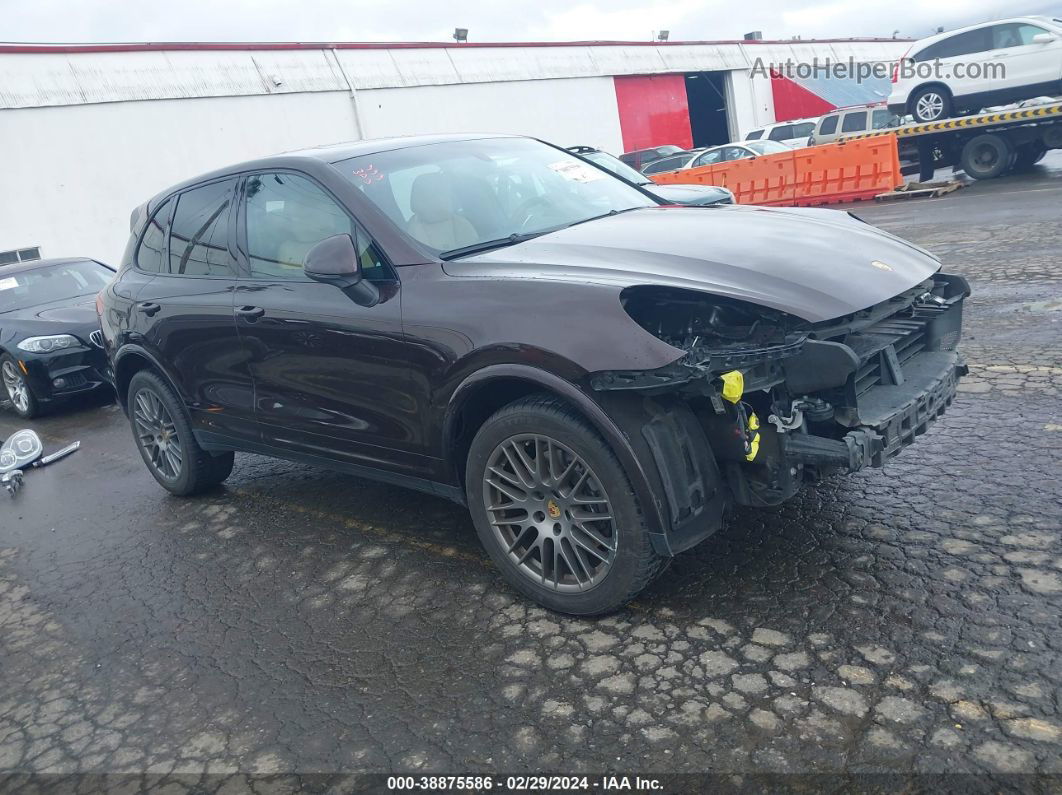 2018 Porsche Cayenne   Burgundy vin: WP1AA2A26JKA06368