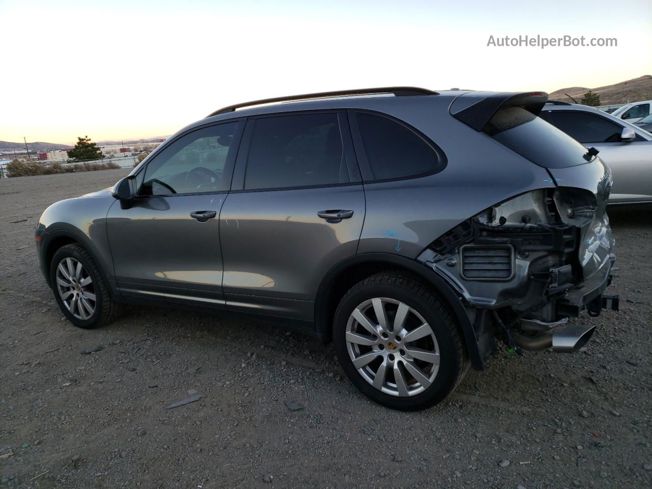 2018 Porsche Cayenne  Silver vin: WP1AA2A27JKA01910