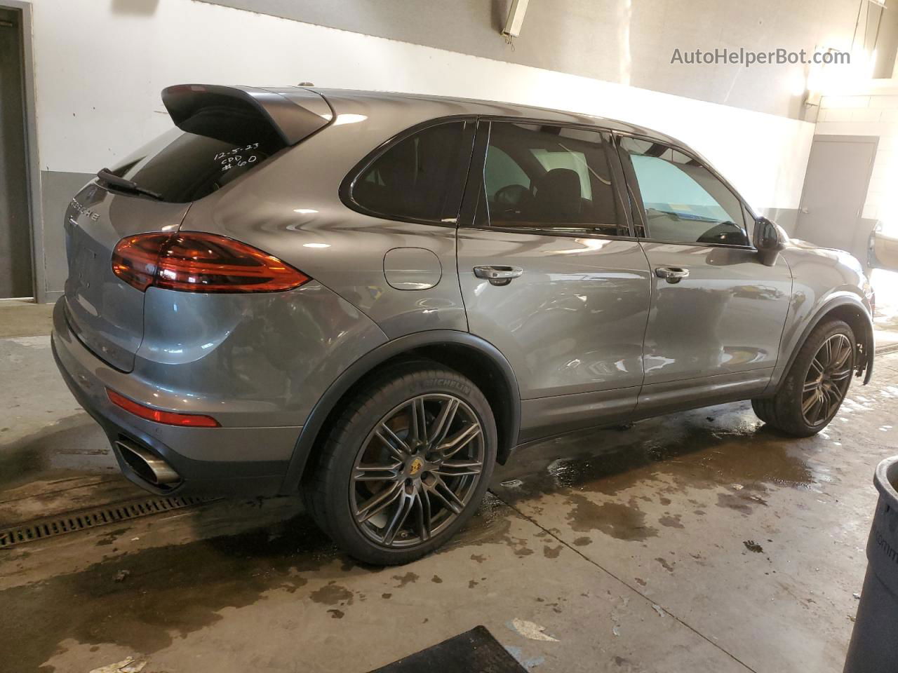 2018 Porsche Cayenne  Серый vin: WP1AA2A27JKA05228