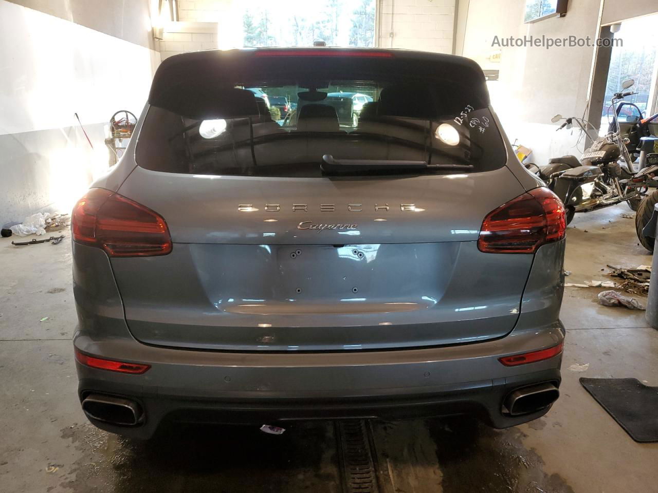 2018 Porsche Cayenne  Gray vin: WP1AA2A27JKA05228