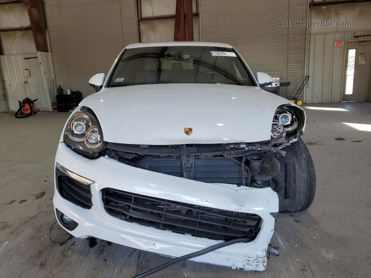 2018 Porsche Cayenne  White vin: WP1AA2A28JKA01902