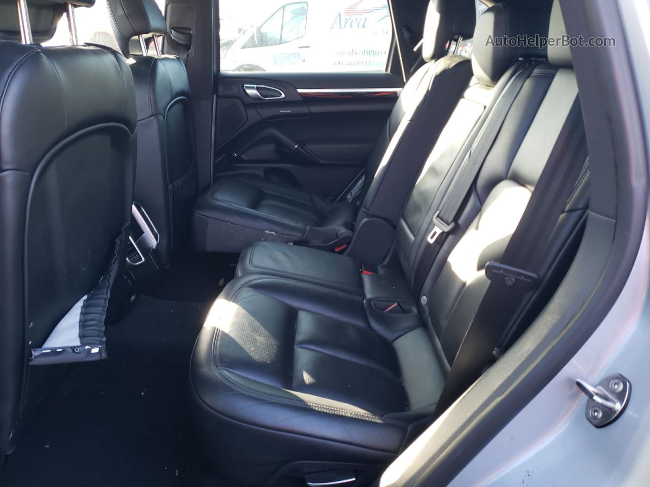 2018 Porsche Cayenne  Silver vin: WP1AA2A29JKA00869