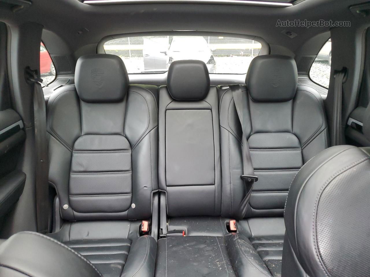 2018 Porsche Cayenne  Silver vin: WP1AA2A29JKA03089