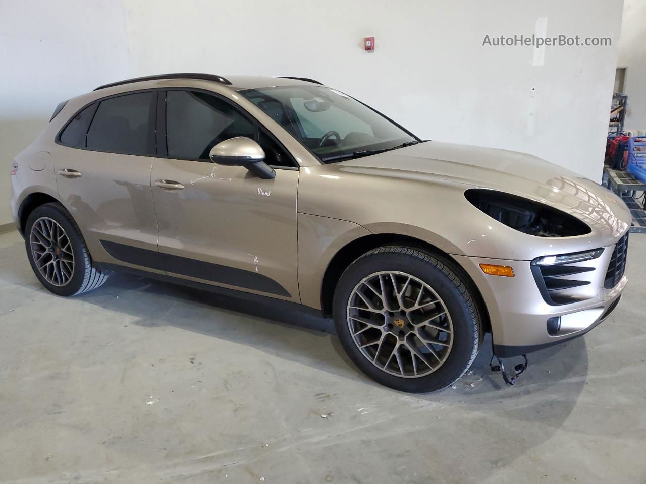 2017 Porsche Macan  Gold vin: WP1AA2A50HLB00664