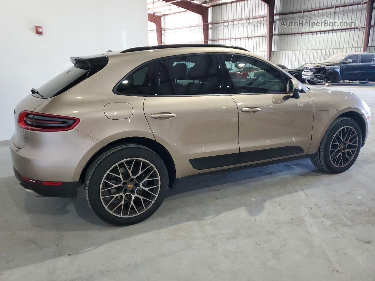 2017 Porsche Macan  Gold vin: WP1AA2A50HLB00664