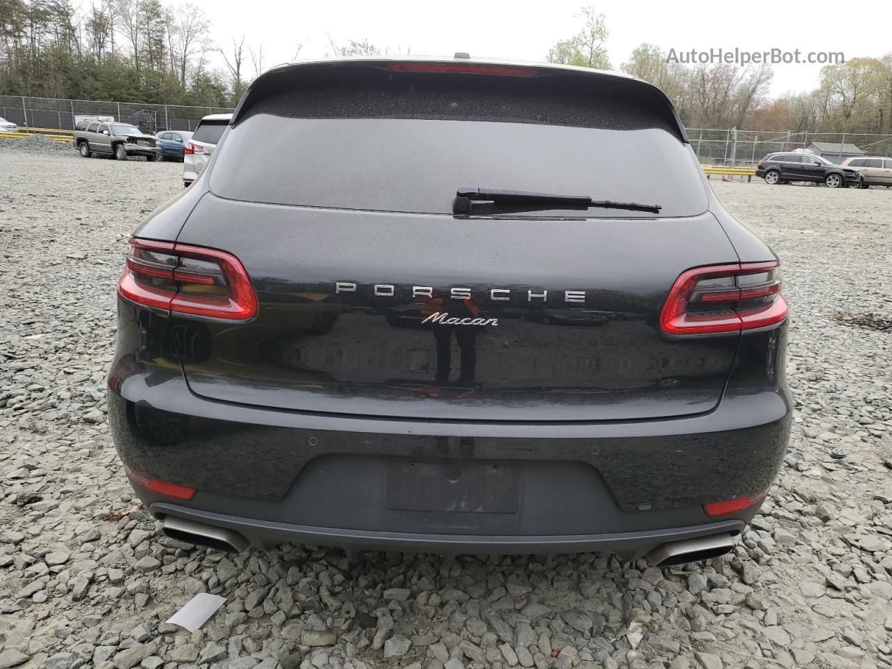 2017 Porsche Macan  Black vin: WP1AA2A50HLB02396