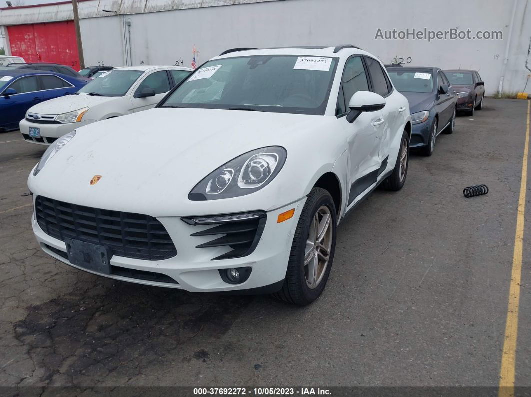 2017 Porsche Macan   White vin: WP1AA2A50HLB05315