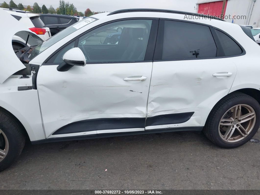 2017 Porsche Macan   White vin: WP1AA2A50HLB05315