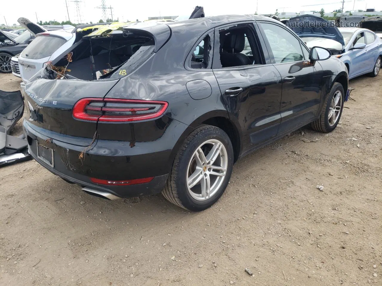 2017 Porsche Macan  Черный vin: WP1AA2A50HLB82539