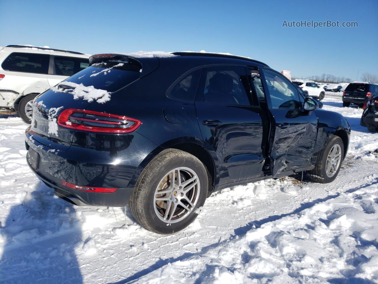 2018 Porsche Macan  Black vin: WP1AA2A50JLB00458