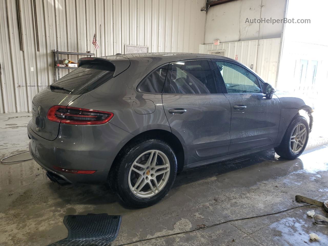 2018 Porsche Macan  Green vin: WP1AA2A50JLB03828