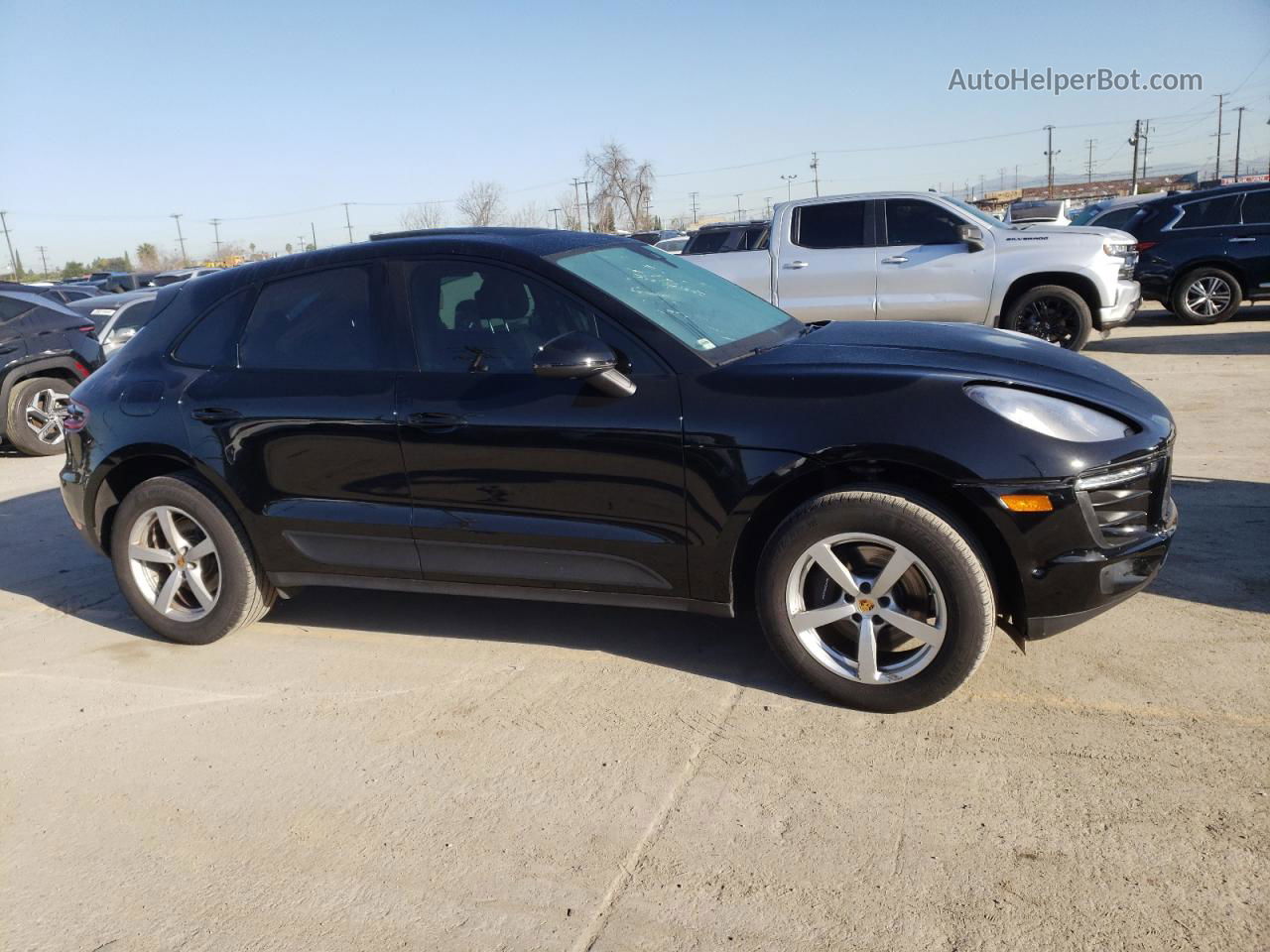 2018 Porsche Macan  Black vin: WP1AA2A50JLB13937