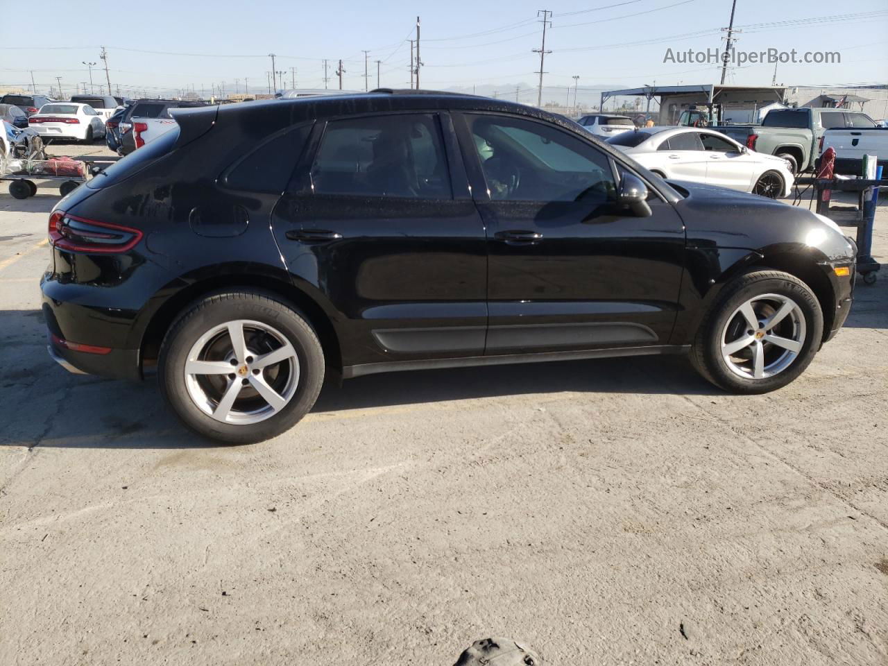 2018 Porsche Macan  Black vin: WP1AA2A50JLB13937