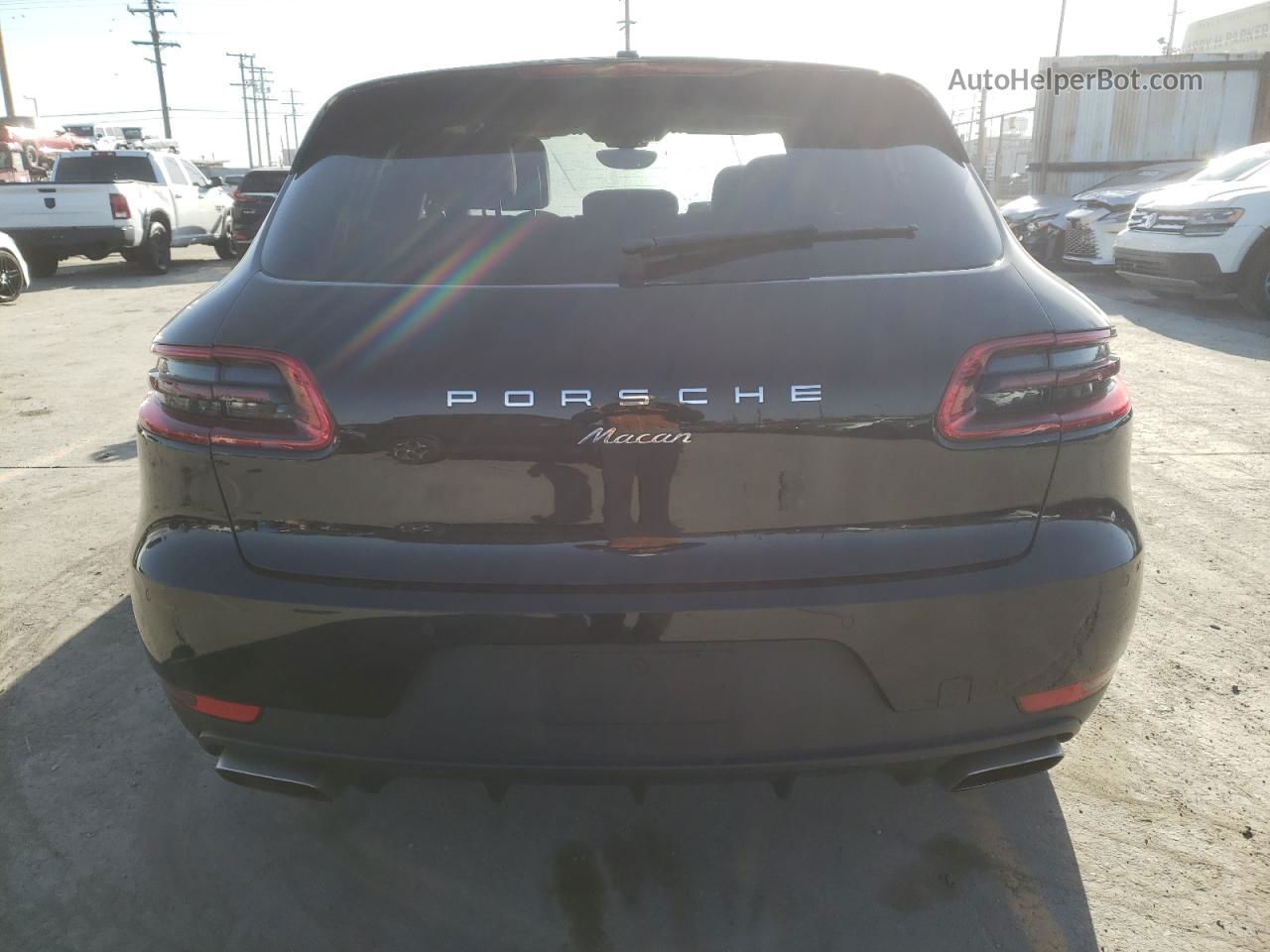 2018 Porsche Macan  Black vin: WP1AA2A50JLB13937