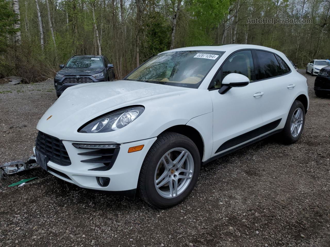 2017 Porsche Macan  White vin: WP1AA2A51HLB03900