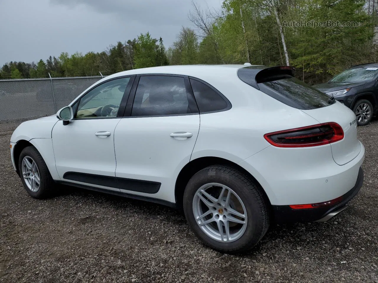 2017 Porsche Macan  White vin: WP1AA2A51HLB03900