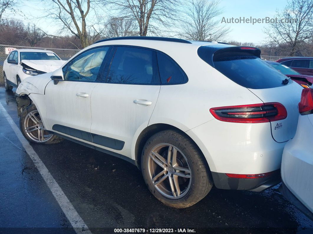 2017 Porsche Macan   White vin: WP1AA2A51HLB05937