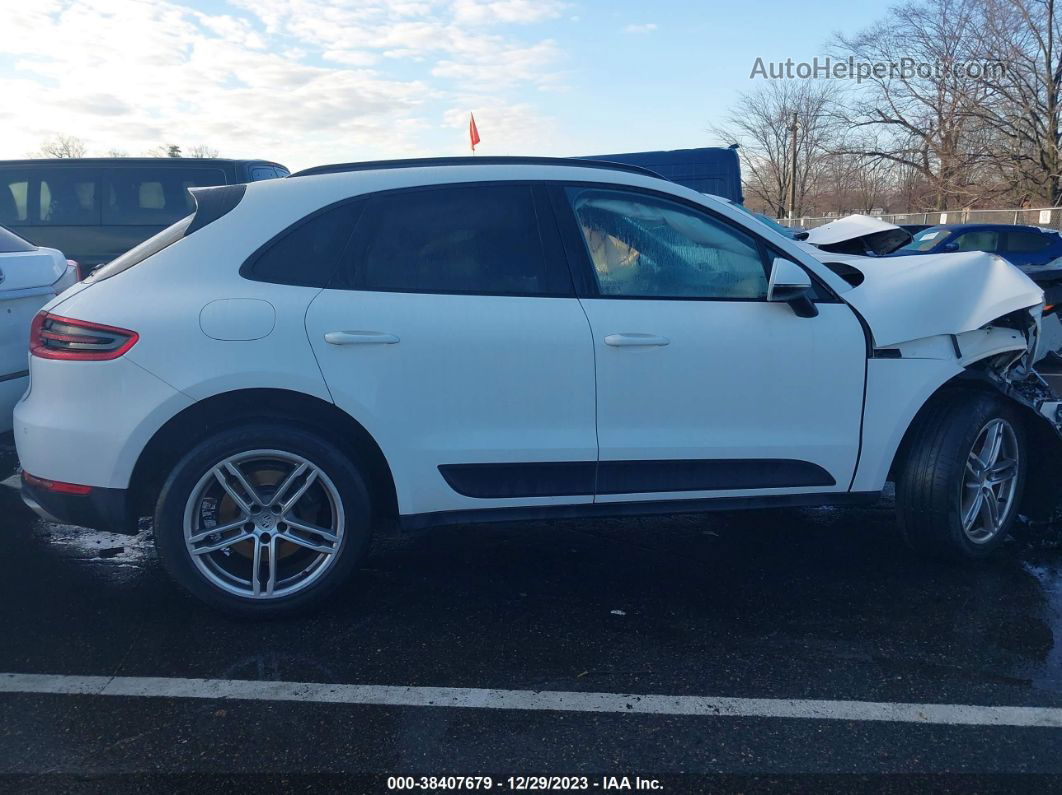 2017 Porsche Macan   White vin: WP1AA2A51HLB05937