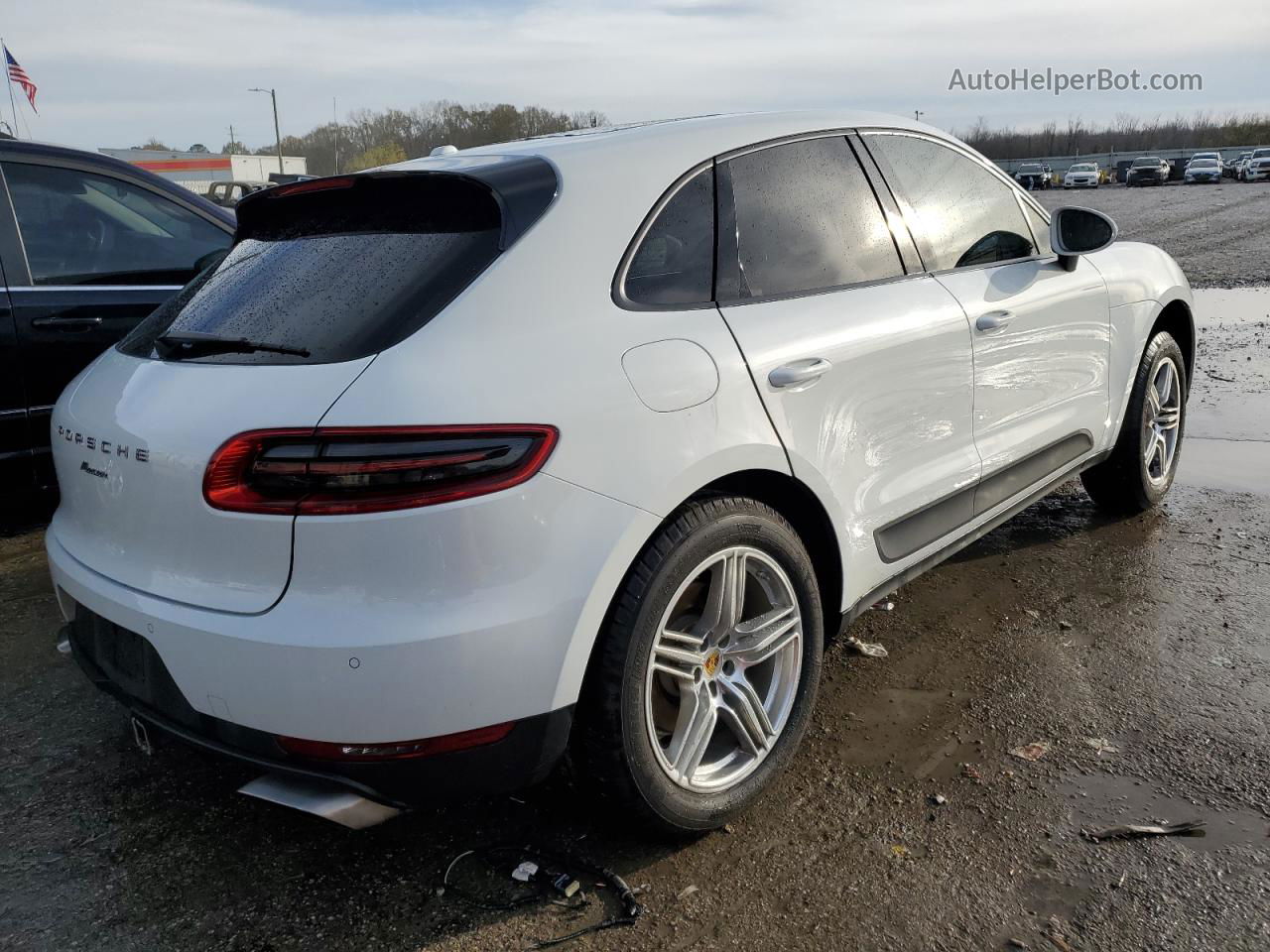 2017 Porsche Macan  White vin: WP1AA2A52HLB00049