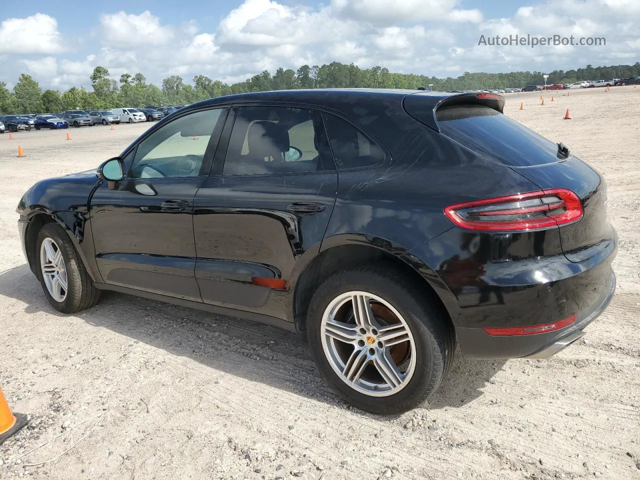 2017 Porsche Macan  Black vin: WP1AA2A52HLB82977