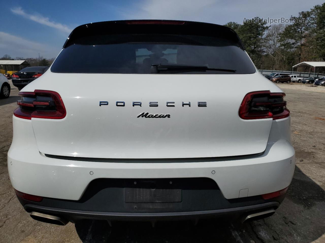 2018 Porsche Macan  White vin: WP1AA2A52JLB04074