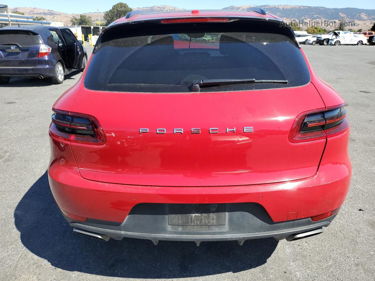 2018 Porsche Macan  Red vin: WP1AA2A52JLB10120