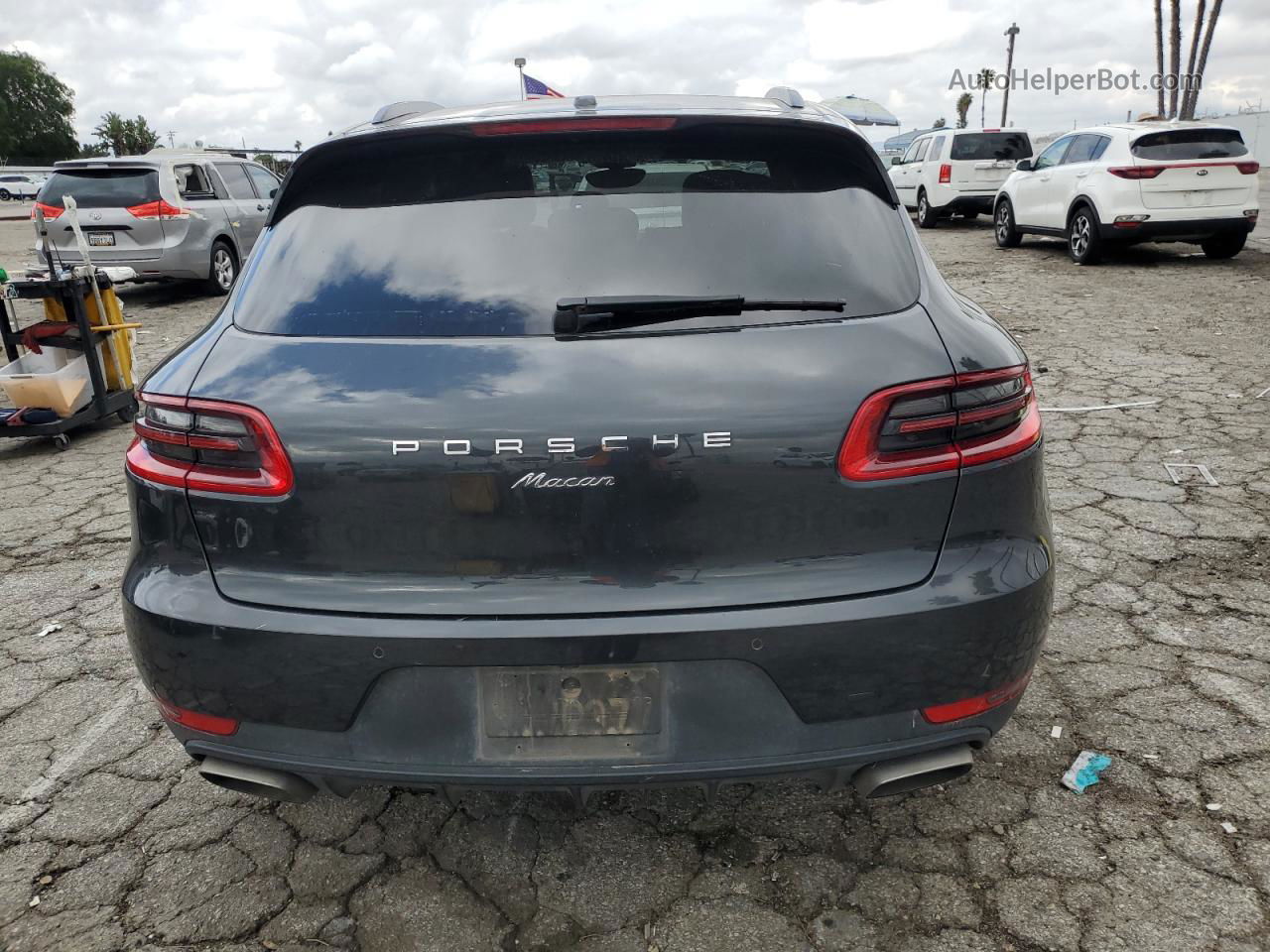 2018 Porsche Macan  Gray vin: WP1AA2A52JLB19268