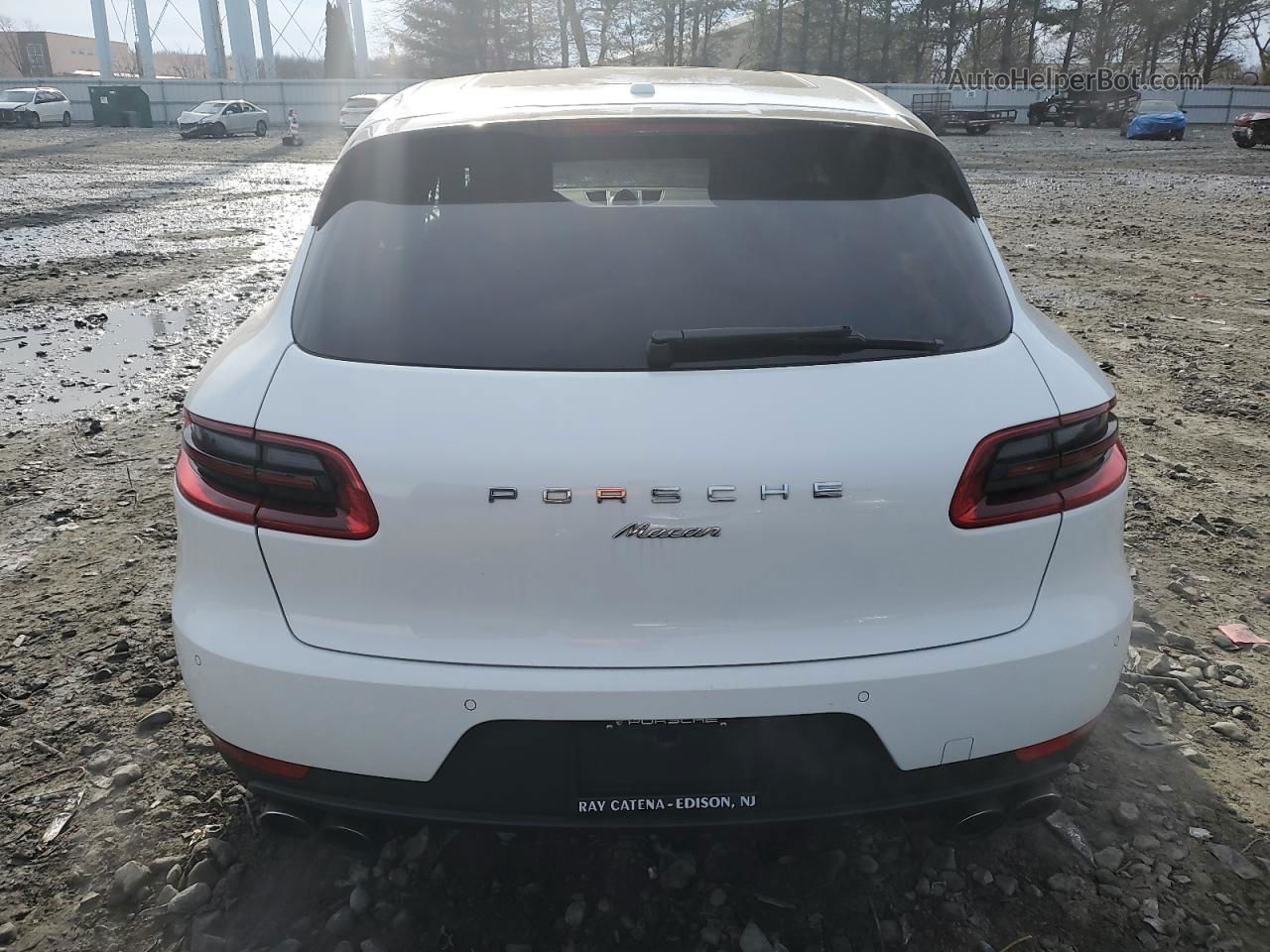 2018 Porsche Macan  White vin: WP1AA2A52JLB22834