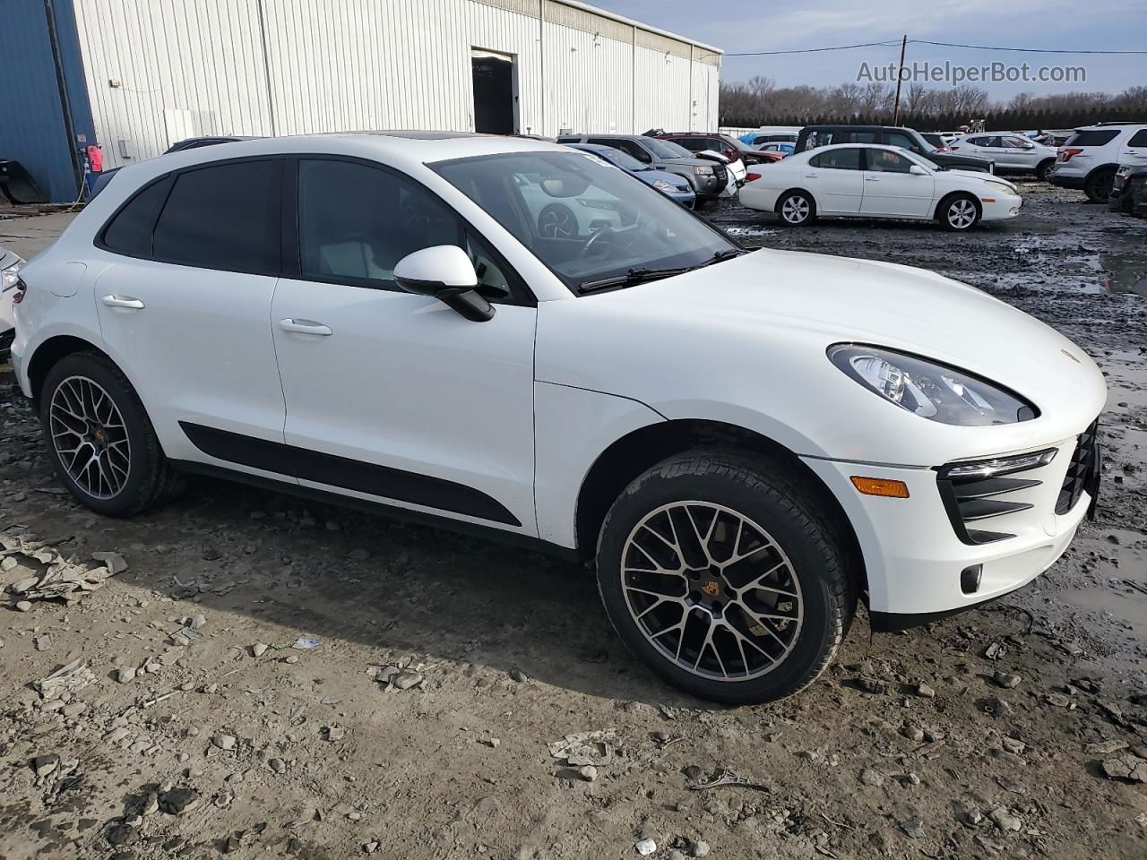 2018 Porsche Macan  White vin: WP1AA2A52JLB22834