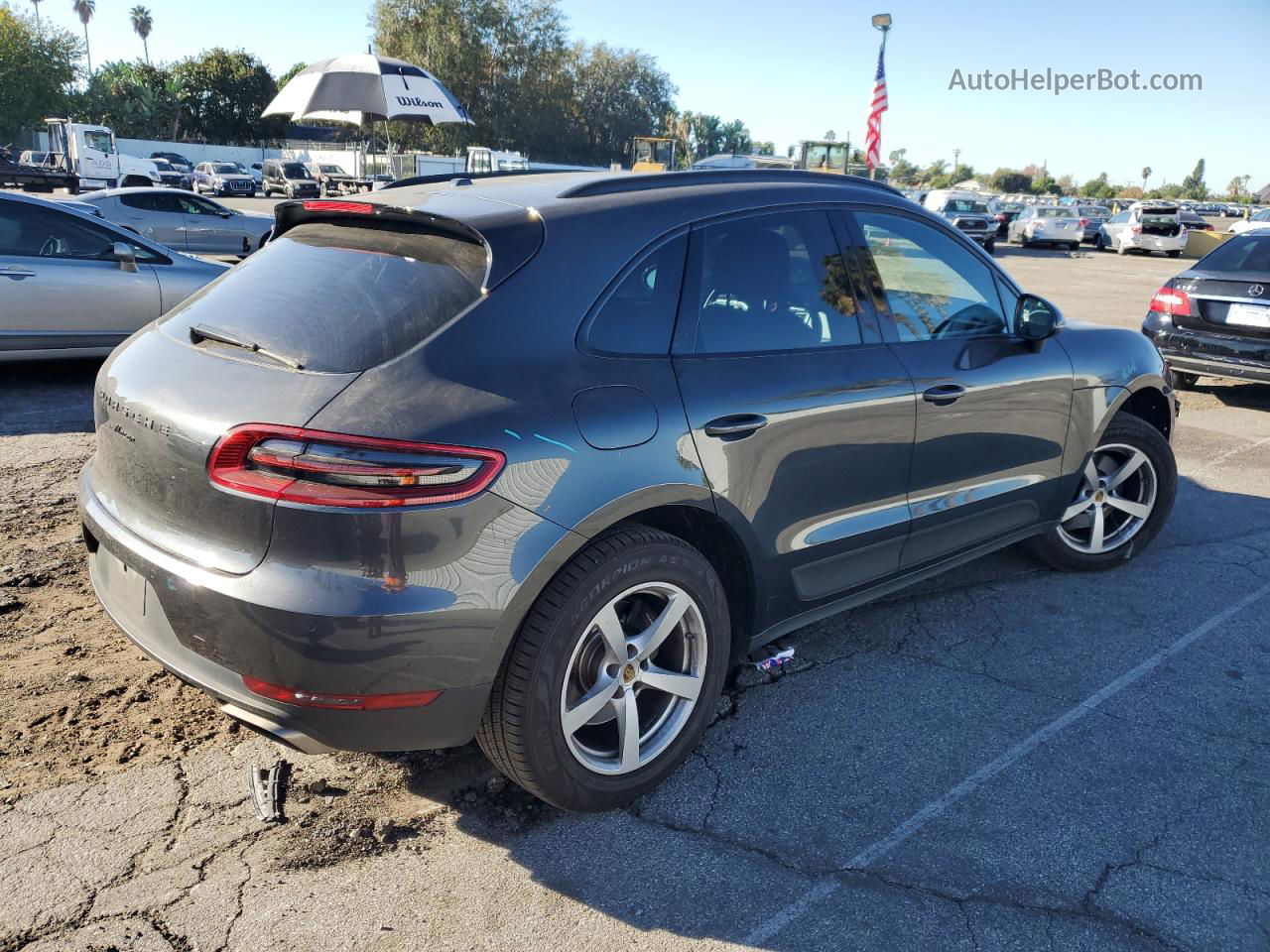 2017 Porsche Macan  Gray vin: WP1AA2A53HLB02229