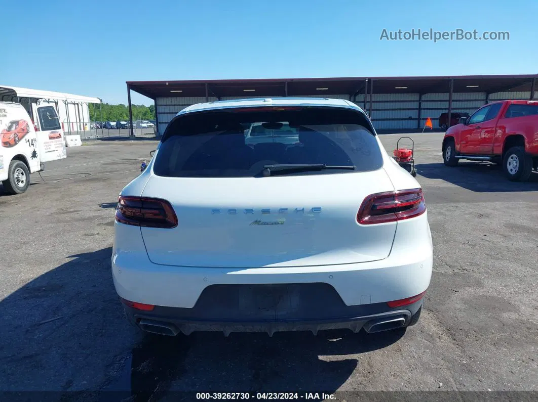 2018 Porsche Macan   White vin: WP1AA2A53JLB09123