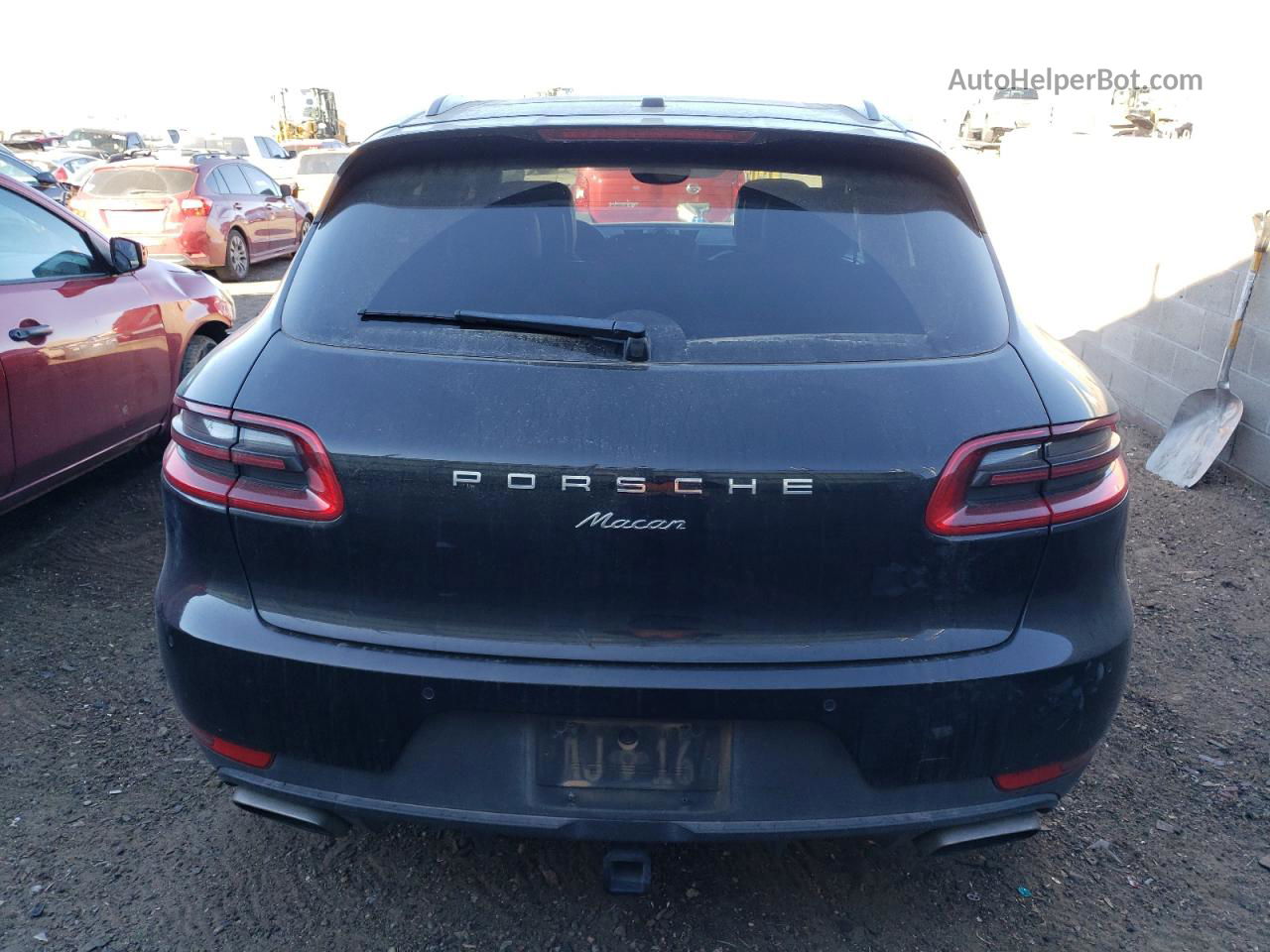 2017 Porsche Macan  Black vin: WP1AA2A54HLB01204