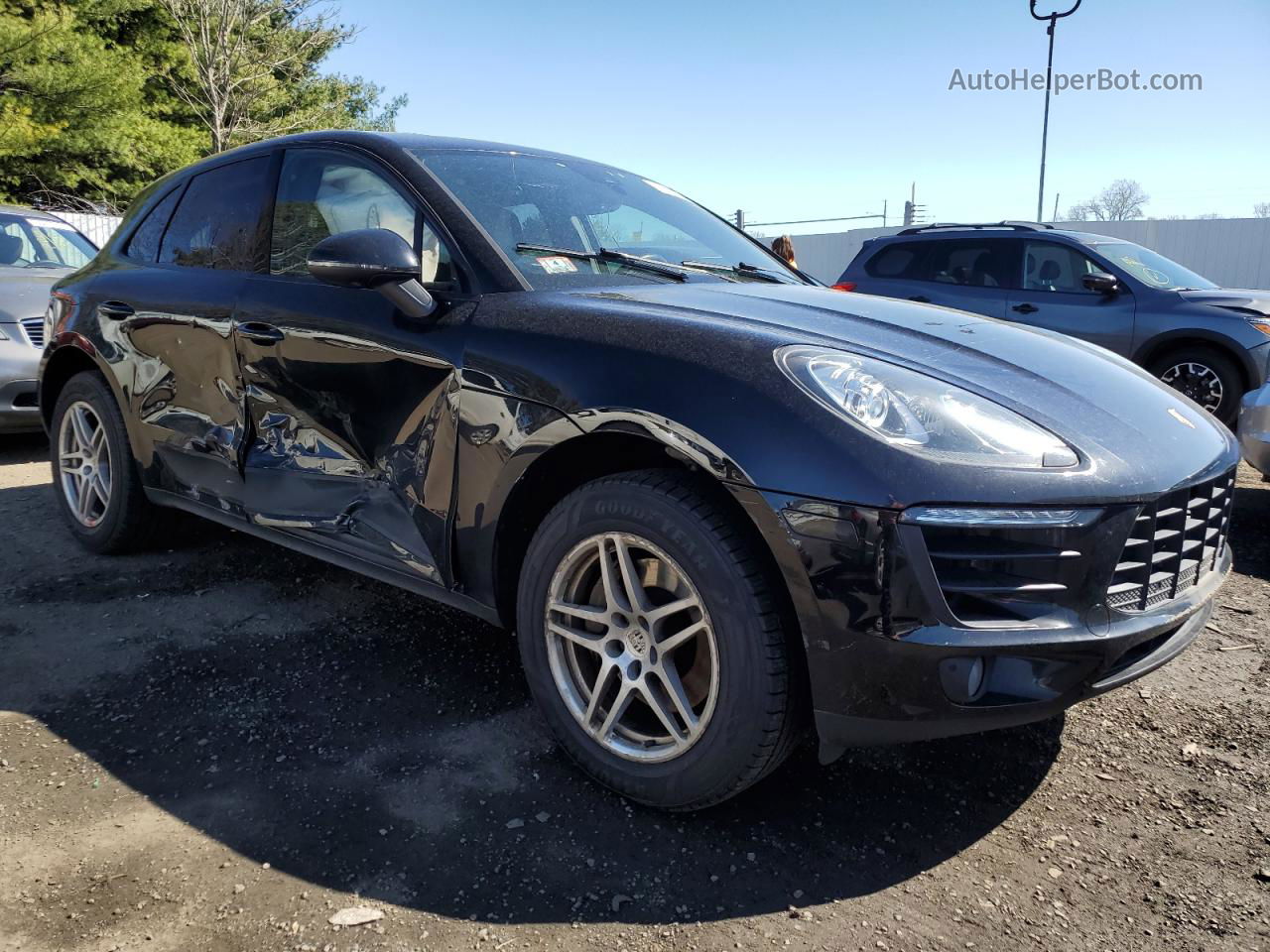 2017 Porsche Macan  Черный vin: WP1AA2A54HLB01543