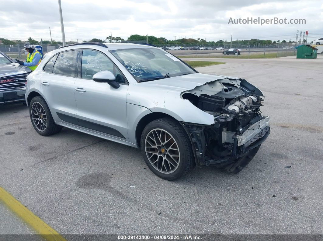 2017 Porsche Macan   Silver vin: WP1AA2A54HLB08489