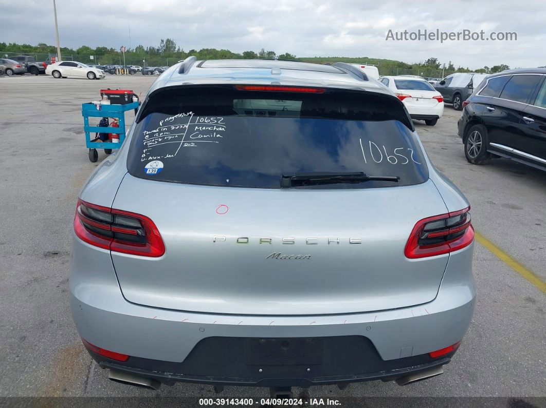 2017 Porsche Macan   Silver vin: WP1AA2A54HLB08489