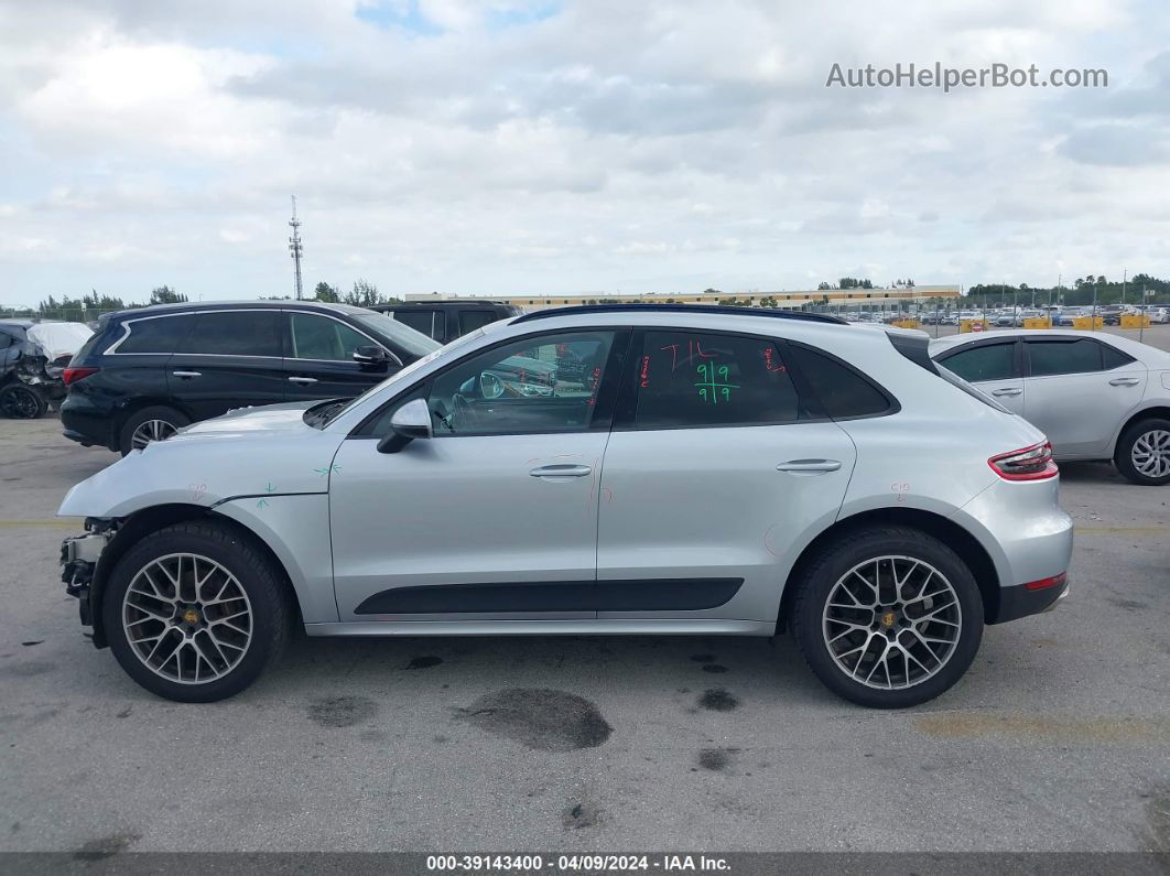 2017 Porsche Macan   Silver vin: WP1AA2A54HLB08489