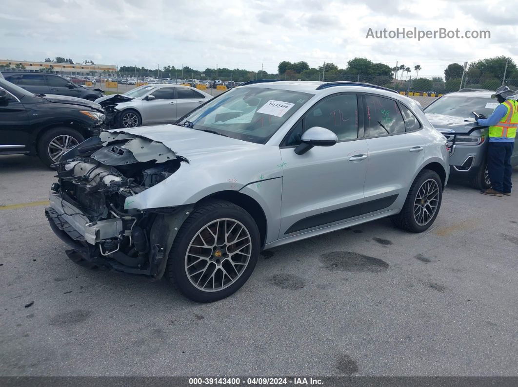 2017 Porsche Macan   Серебряный vin: WP1AA2A54HLB08489