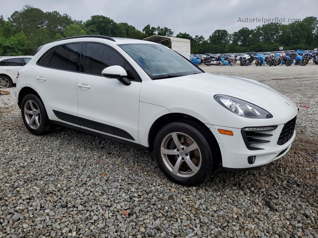 2017 Porsche Macan  White vin: WP1AA2A54HLB09187