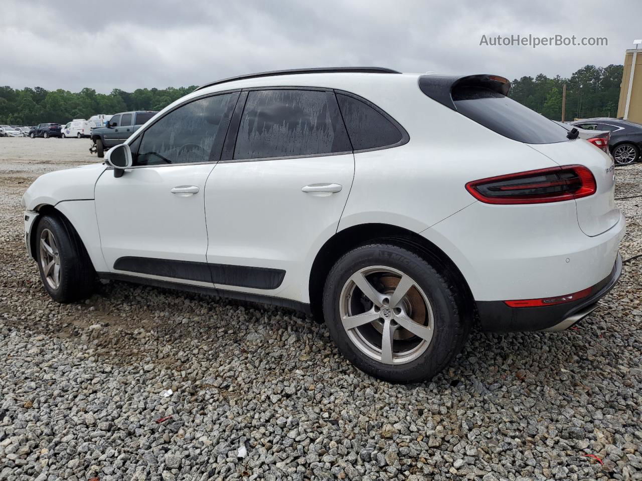 2017 Porsche Macan  White vin: WP1AA2A54HLB09187