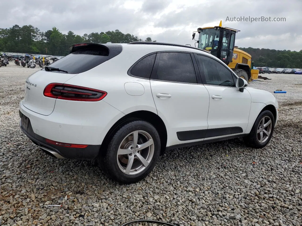 2017 Porsche Macan  White vin: WP1AA2A54HLB09187