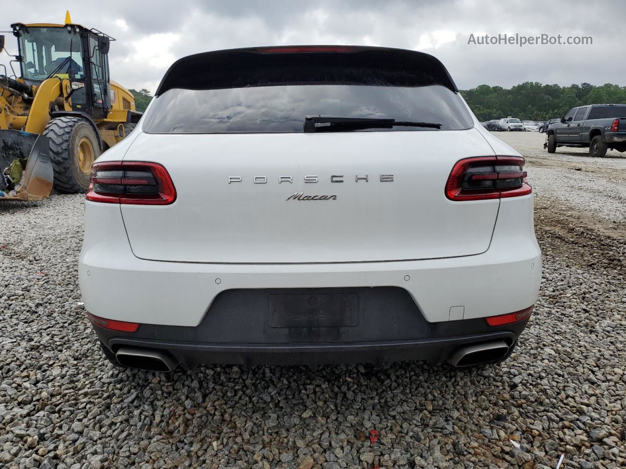 2017 Porsche Macan  White vin: WP1AA2A54HLB09187