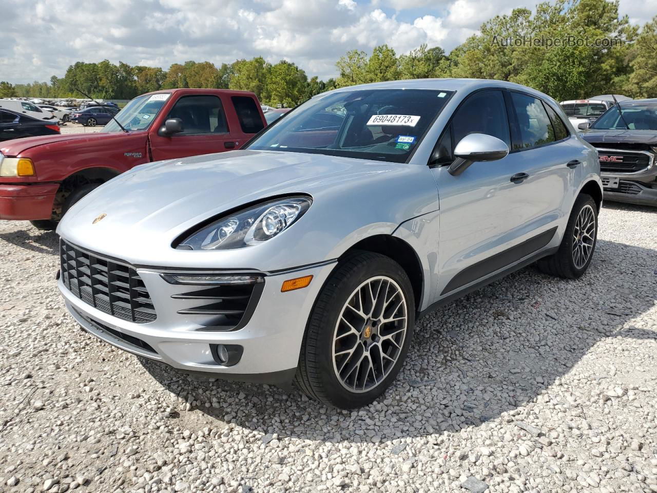 2018 Porsche Macan  Silver vin: WP1AA2A54JLB00379