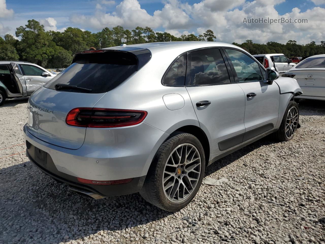 2018 Porsche Macan  Silver vin: WP1AA2A54JLB00379