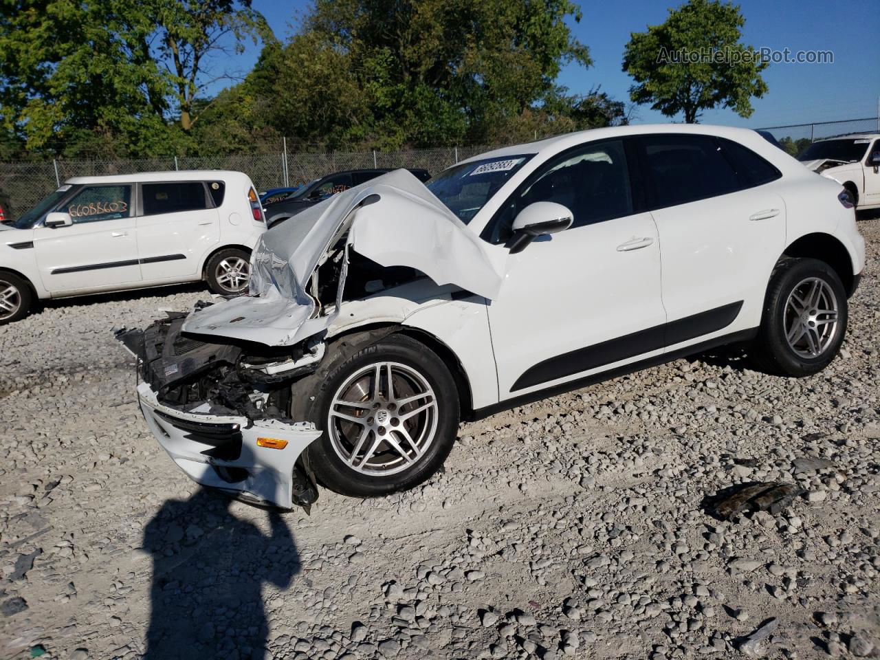 2018 Porsche Macan  White vin: WP1AA2A54JLB02813