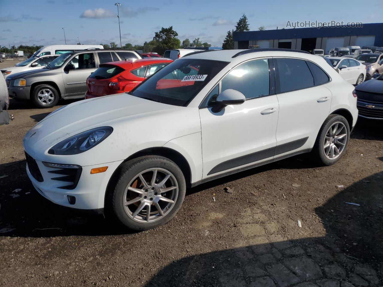 2018 Porsche Macan  White vin: WP1AA2A54JLB22091